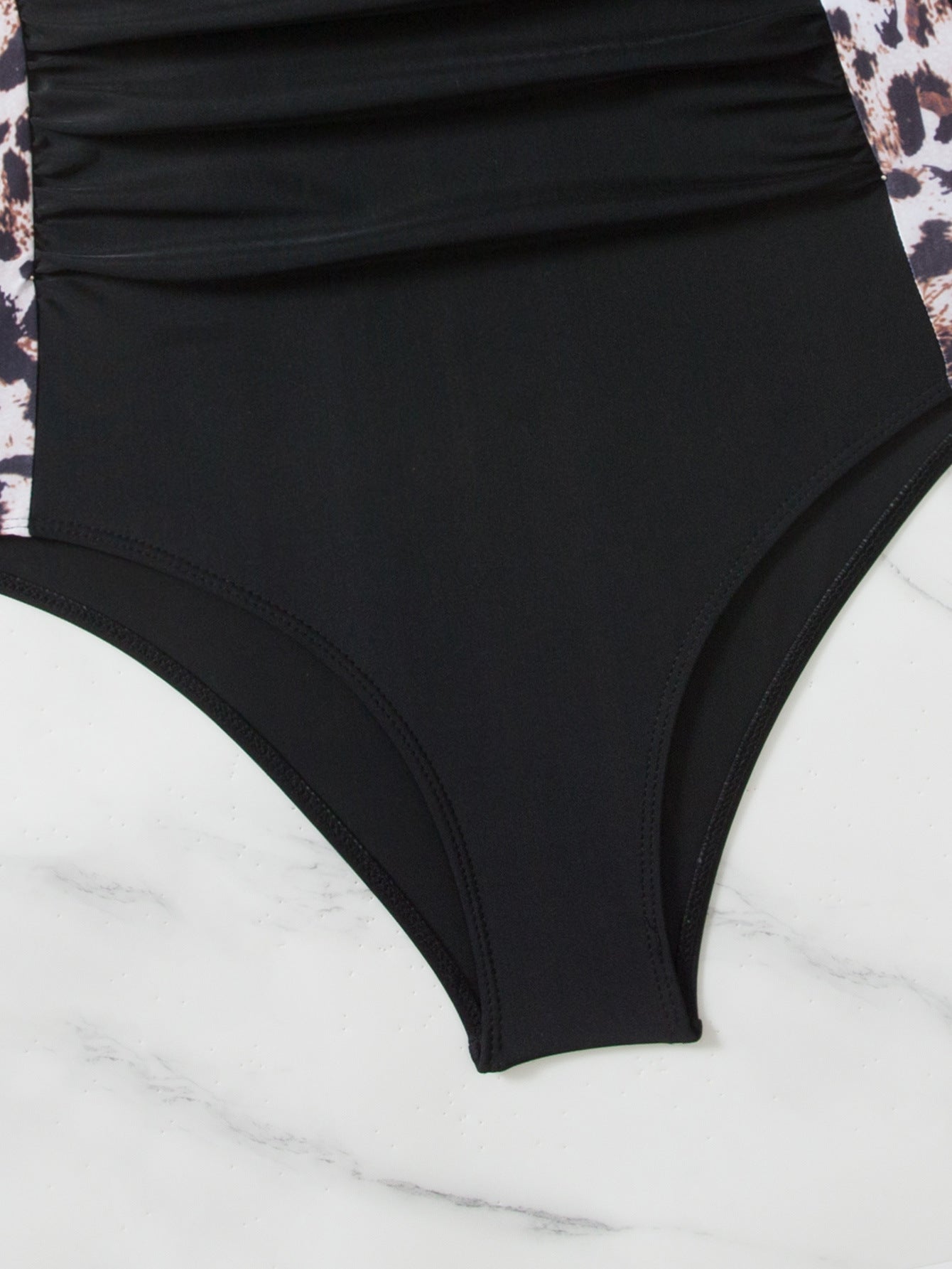 Blanche | Maillot de bain une pièce imprimé léopard